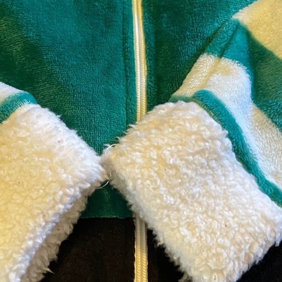 π§πΌβπHPπ§π»βπHoliday Santa onesie - Picture 7 of 10